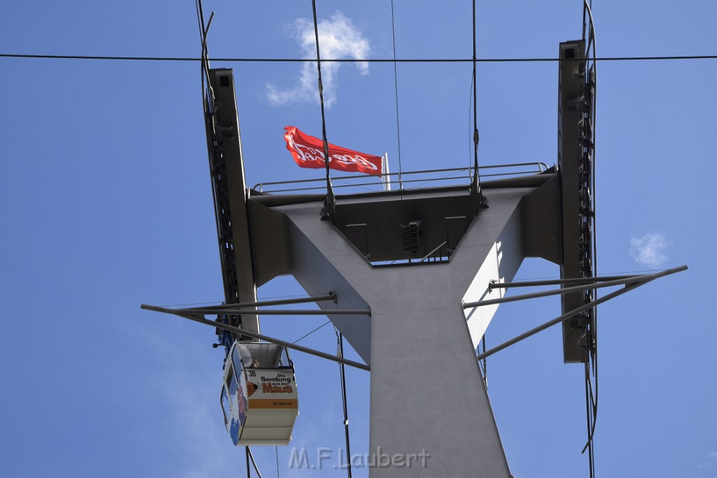 Koelner Seilbahn Gondel blieb haengen Koeln Linksrheinisch P005.JPG - Miklos Laubert